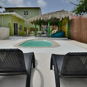 Pista Q Hostel&apartments Hostel